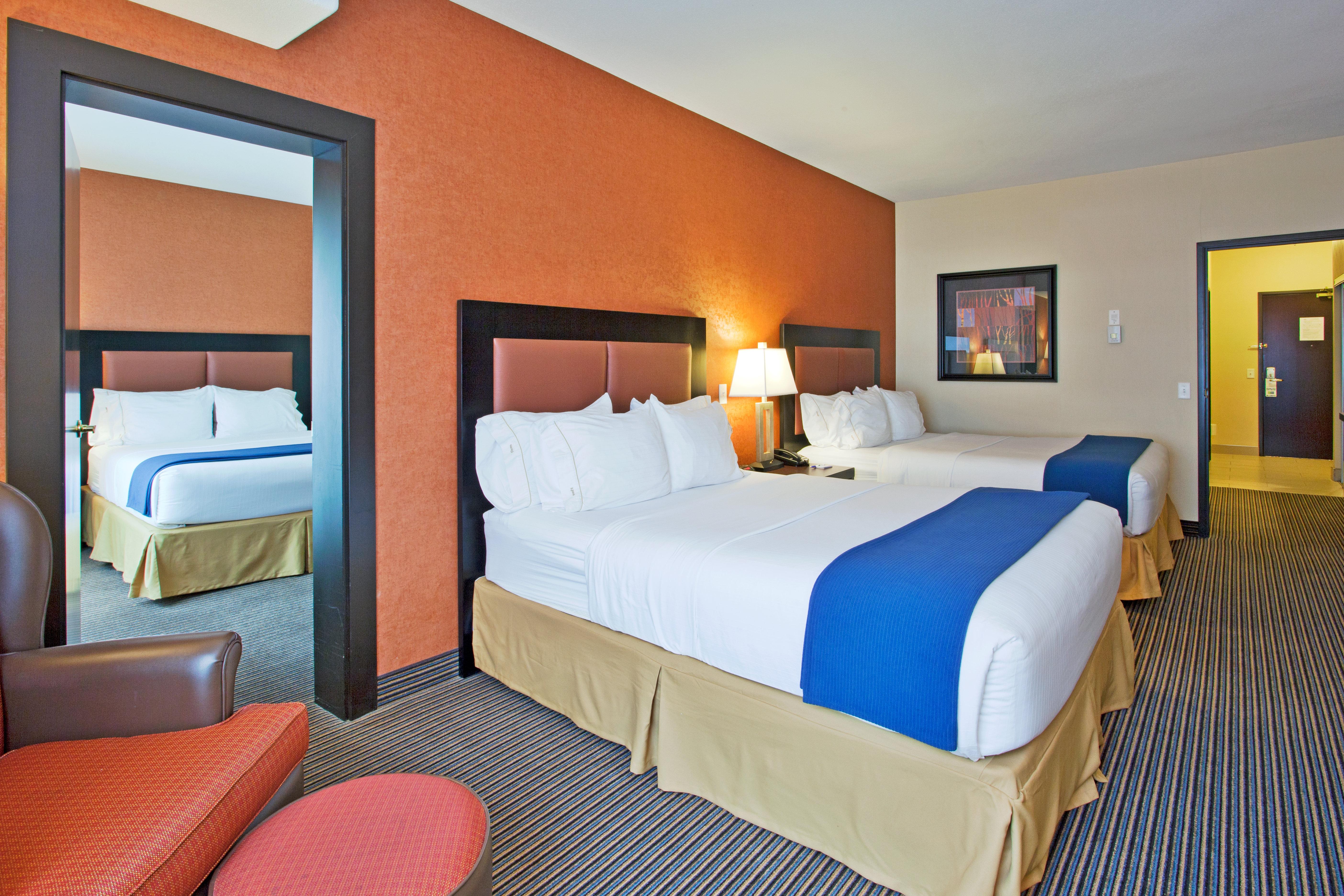 Holiday Inn Express Airport Calgary By Ihg Екстериор снимка