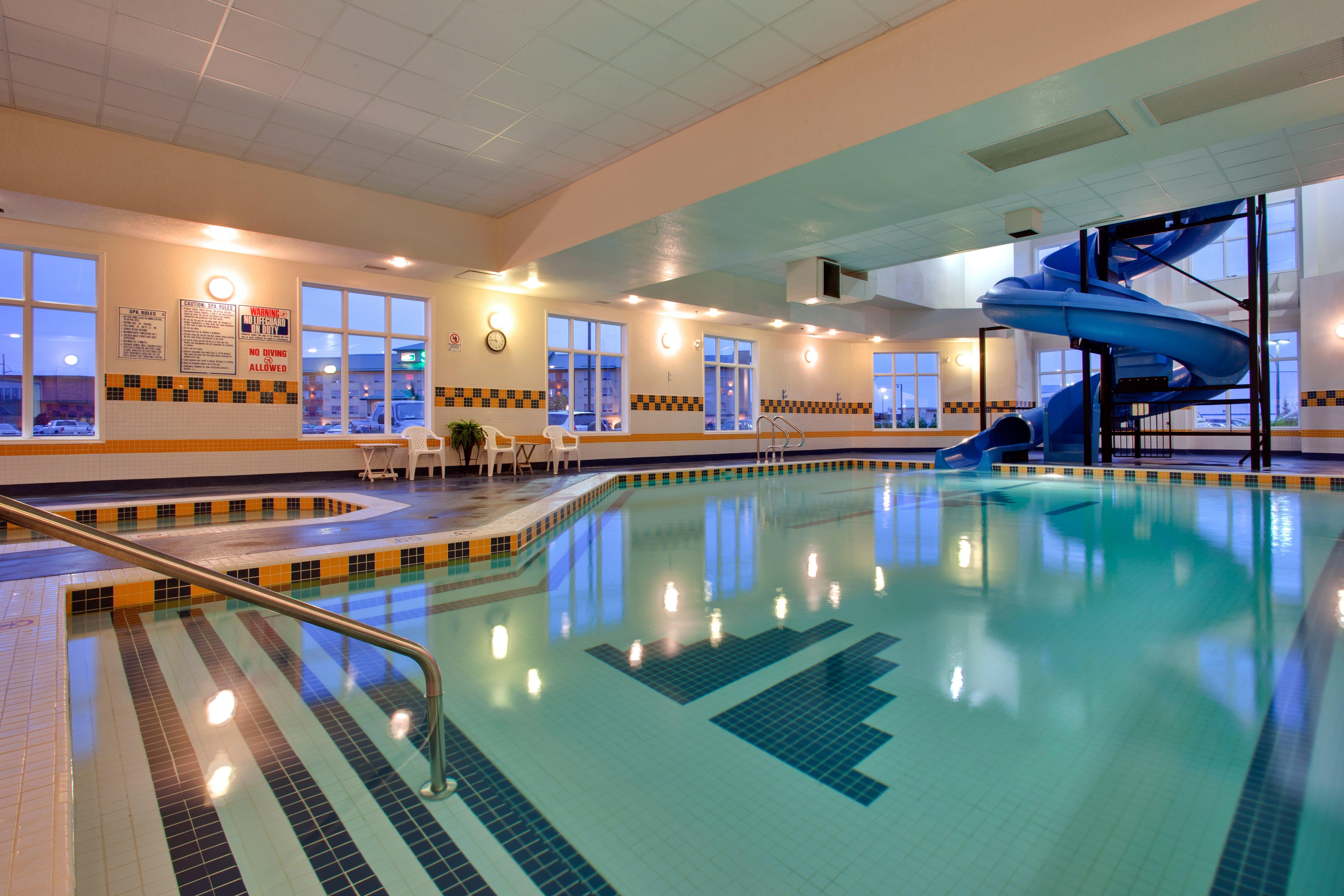 Holiday Inn Express Airport Calgary By Ihg Екстериор снимка