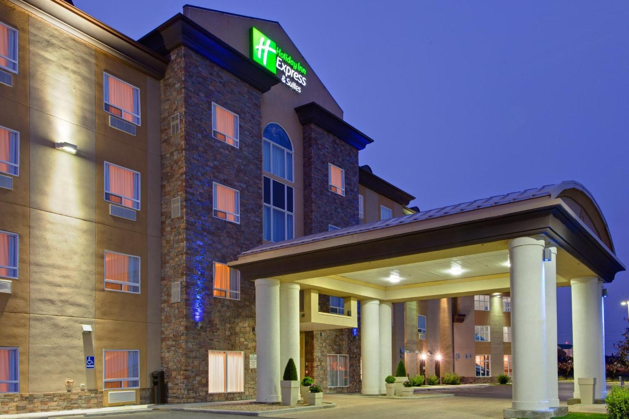 Holiday Inn Express Airport Calgary By Ihg Екстериор снимка